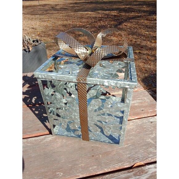 Large Metal Christmas Snowflake Gift Box Present Big Bow & Jingle Bells - Picture 1 of 7